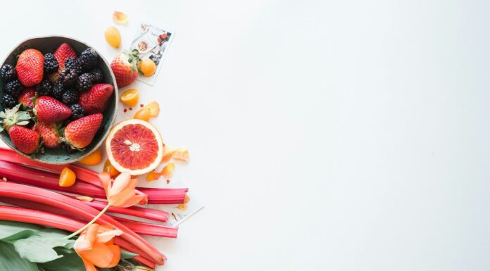 Biała dieta – co pić? Podpowiadamy! variety of sliced fruits