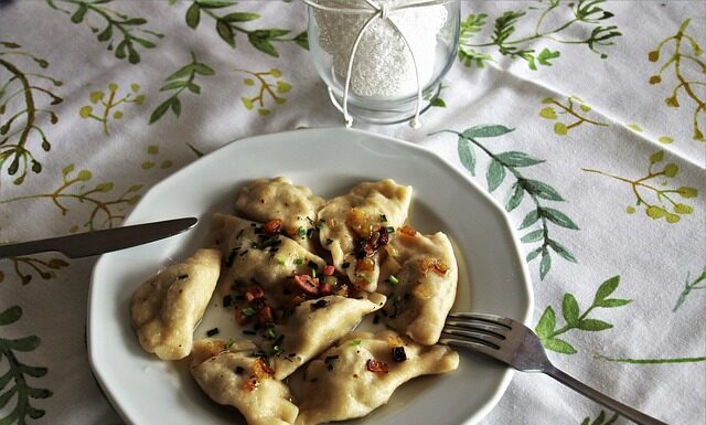 Z czym jeść pierogi z serem?